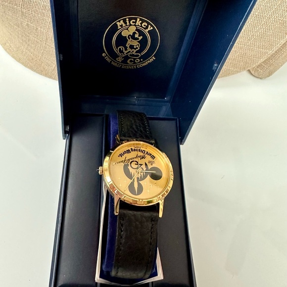 RARE Vintage Walt Disney World 20th Anniversary Watch with Original Band - Picture 3 of 5
